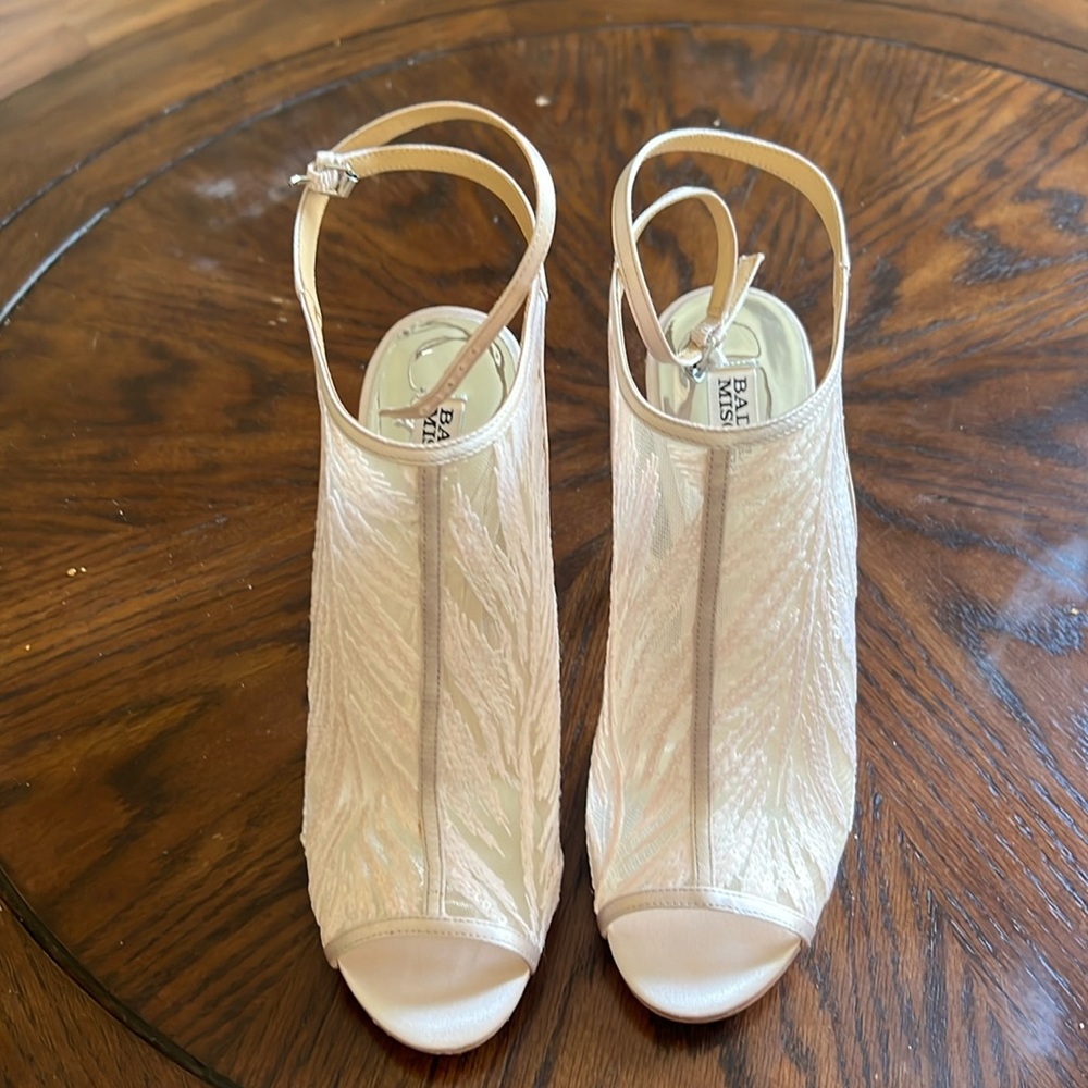 Badgley Mischka light pink heels